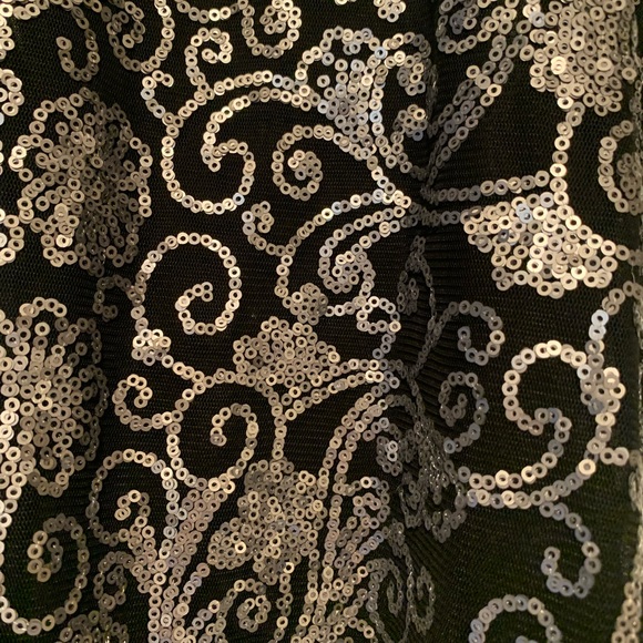 🌸 HOST PICK 🌸Gorgeous Embellished Top - Picture 4 of 8